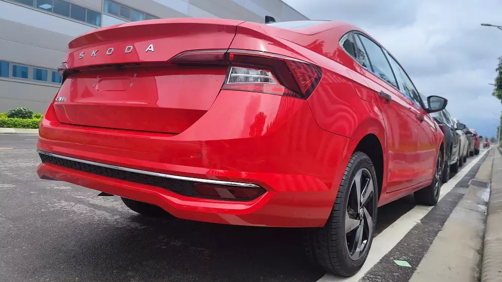 Skoda Slavia dùng chung động cơ tăng áp 1.0L với Kushaq