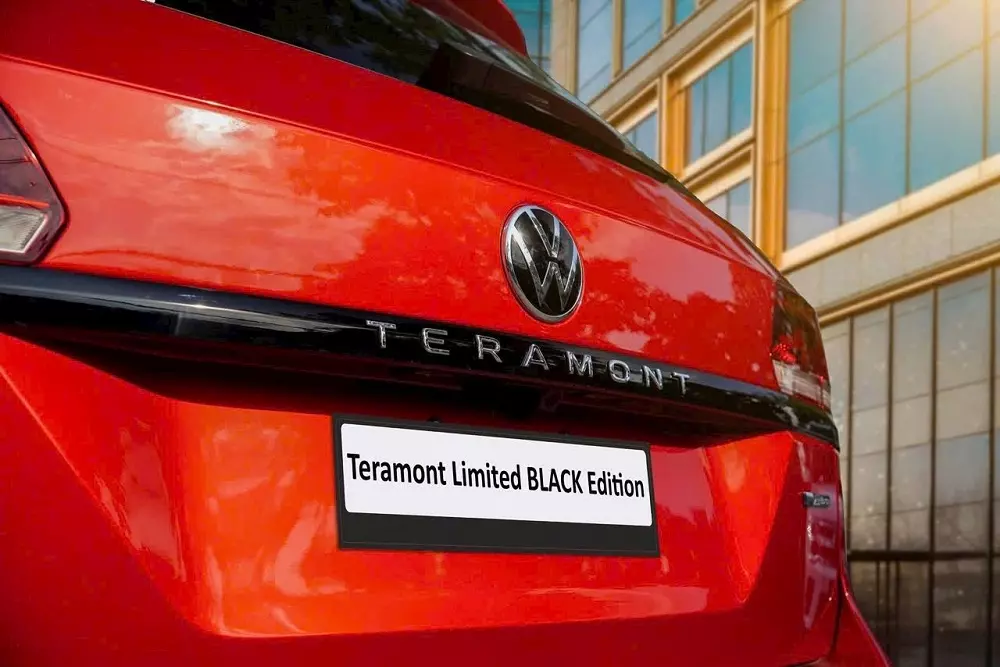 Nẹp trên cửa cốp sau của Volkswagen Teramont Limited Black Edition