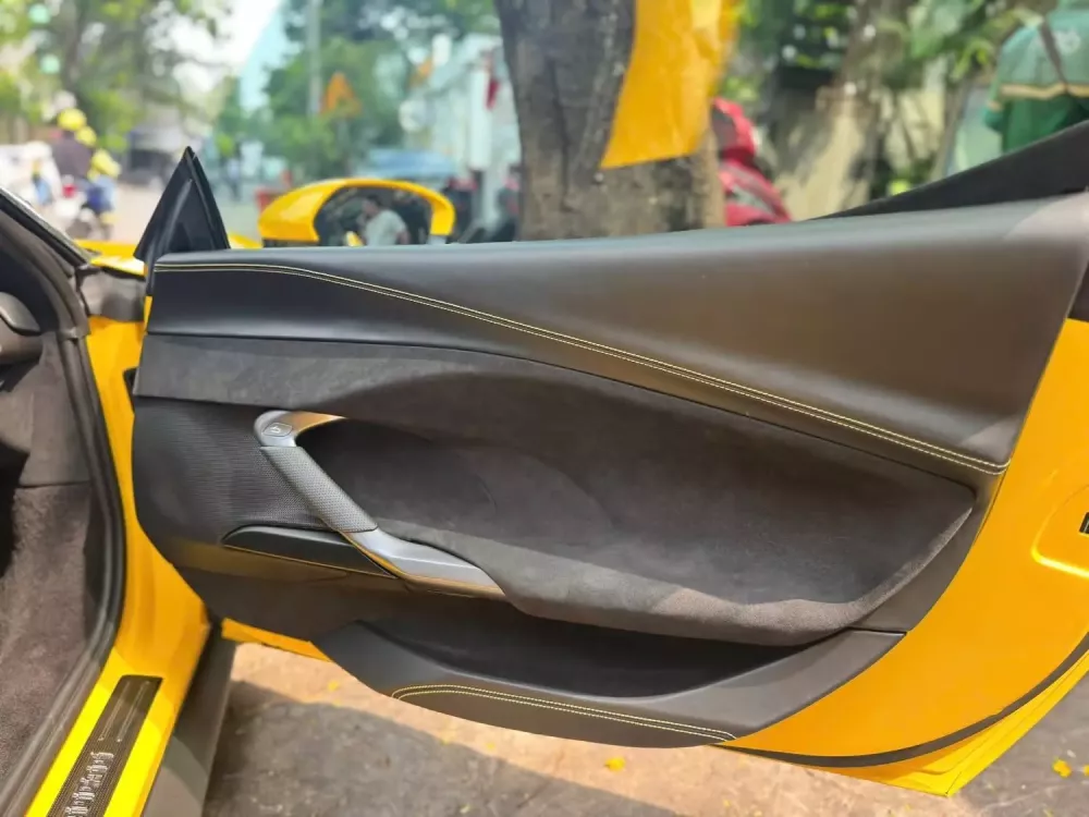 Siêu xe Ferrari 296 GTB tiếp tục được chào bán chỉ sau nửa năm được chủ nhân mới mua về trải nghiệm- Ảnh 5.