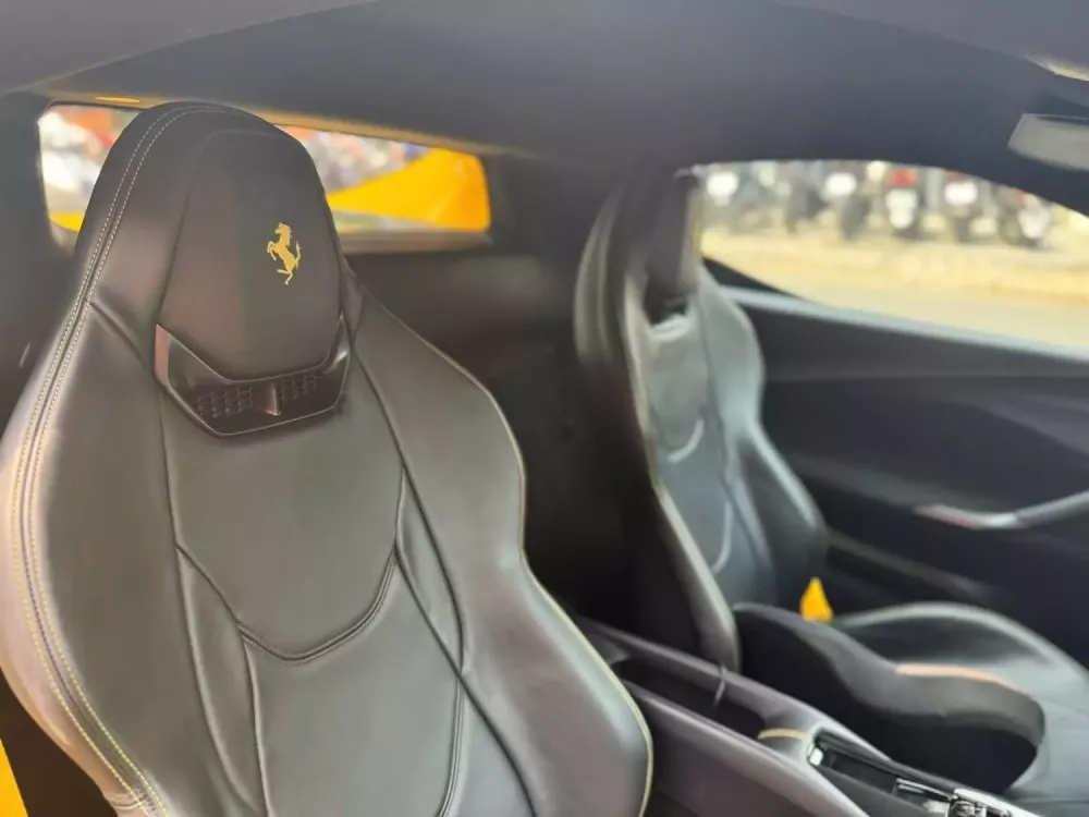 Siêu xe Ferrari 296 GTB tiếp tục được chào bán chỉ sau nửa năm được chủ nhân mới mua về trải nghiệm- Ảnh 6.