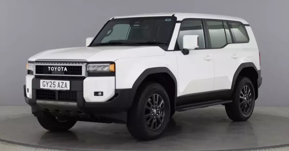 Vén màn Toyota Land Cruiser Prado phiên bản xe van mới