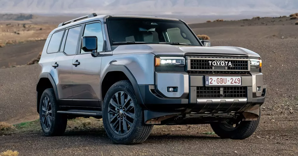 Toyota Land Cruiser Prado phiên bản mild hybrid ra mắt với động cơ diesel tiết kiệm nhiên liệu hơn