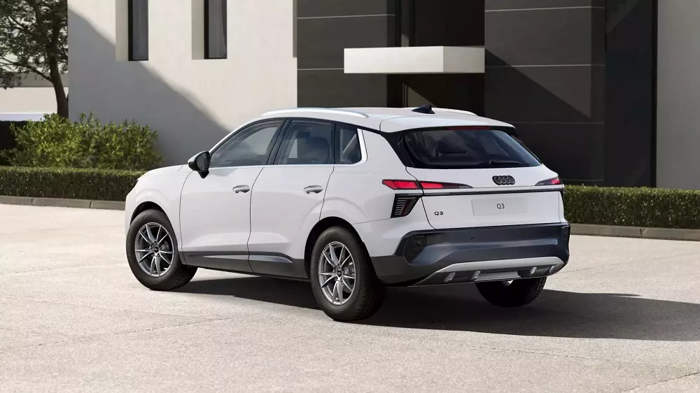 Audi Q3 2026 bản tiêu chuẩn có màu sơn trắng miễn phí