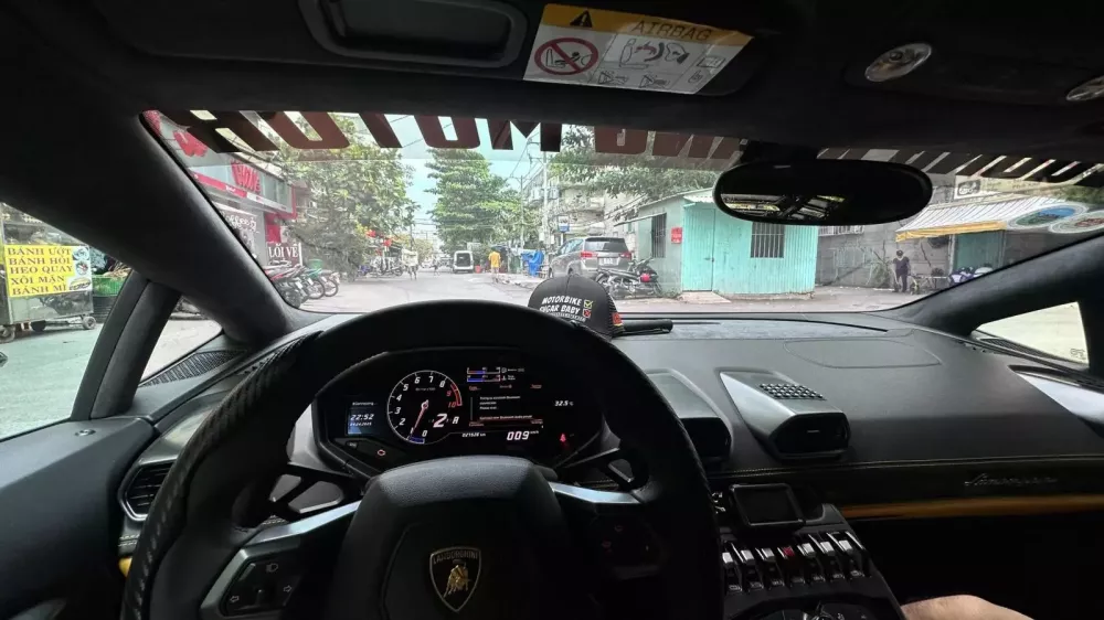 Lamborghini Huracan mang bộ áo lạ mắt tại Thành phố Hồ Chí Minh- Ảnh 5. Lamborghini Huracan mang bộ áo lạ mắt tại Thành phố Hồ Chí Minh- Ảnh 5.