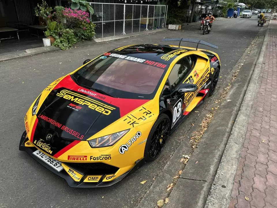 Lamborghini Huracan mang bộ áo lạ mắt tại Thành phố Hồ Chí Minh- Ảnh 3. Lamborghini Huracan mang bộ áo lạ mắt tại Thành phố Hồ Chí Minh- Ảnh 3.