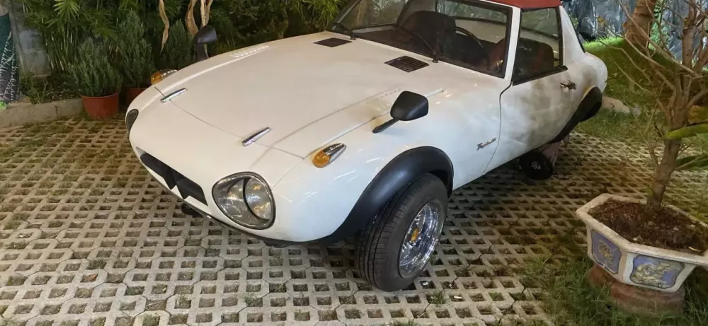 Toyota Sports 800 độ lạ mắt được chào bán gần 1 tỷ đồng- Ảnh 1. Toyota Sports 800 độ lạ mắt được chào bán gần 1 tỷ đồng- Ảnh 1.