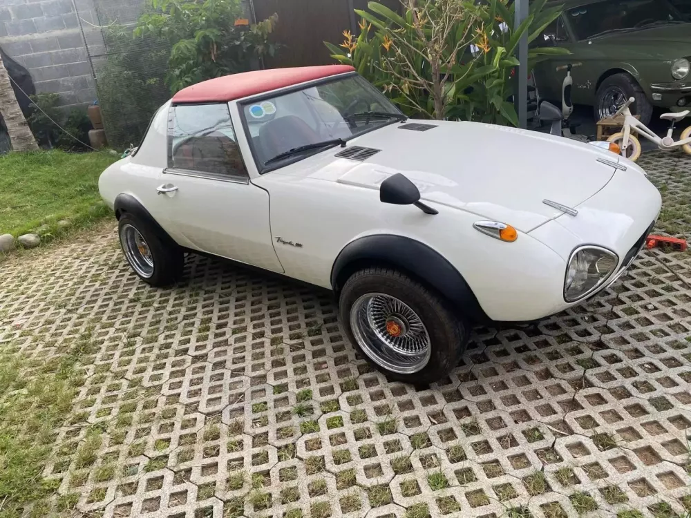 Toyota Sports 800 độ lạ mắt được chào bán gần 1 tỷ đồng- Ảnh 7. Toyota Sports 800 độ lạ mắt được chào bán gần 1 tỷ đồng- Ảnh 7.