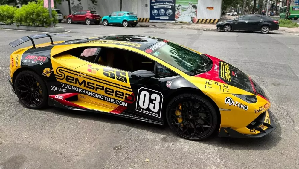 Lamborghini Huracan mang bộ áo lạ mắt tại Thành phố Hồ Chí Minh- Ảnh 2. Lamborghini Huracan mang bộ áo lạ mắt tại Thành phố Hồ Chí Minh- Ảnh 2.