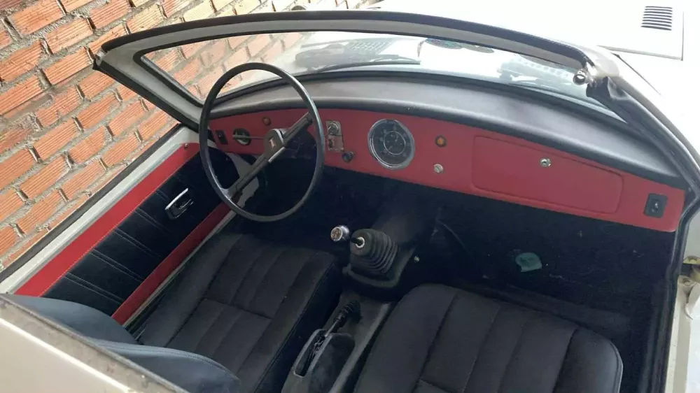 Toyota Sports 800 độ lạ mắt được chào bán gần 1 tỷ đồng- Ảnh 4. Toyota Sports 800 độ lạ mắt được chào bán gần 1 tỷ đồng- Ảnh 4.