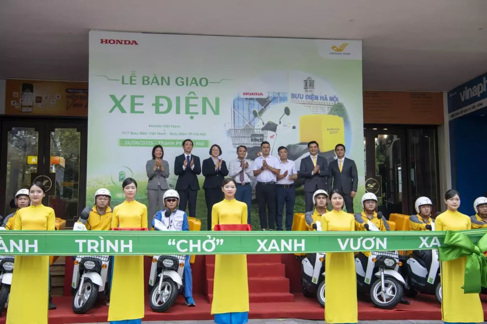 Honda bàn giao 205 xe điện Honda Benly e: cho Bưu điện Việt Nam- Ảnh 1. Honda bàn giao 205 xe điện Honda Benly e: cho Bưu điện Việt Nam- Ảnh 1.