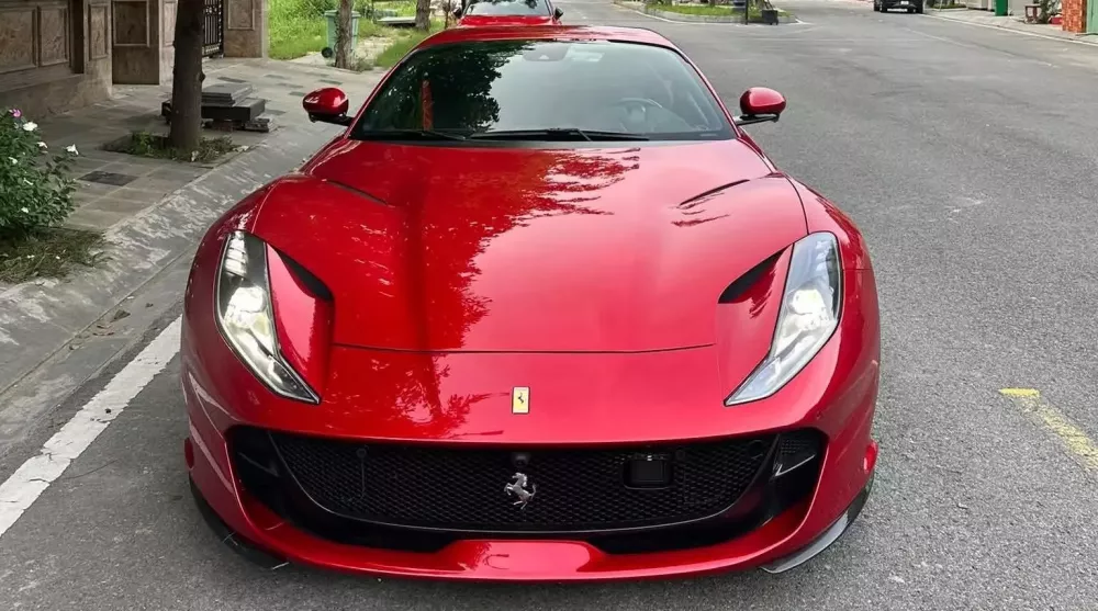 Vì sao Ferrari 812 GTS tăng giá dù đã dừng sản xuất?- Ảnh 2.