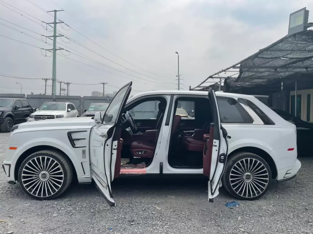 Cặp đôi Rolls-Royce Cullinan đặc biệt của các doanh nhân Hà Nội- Ảnh 3. Cặp đôi Rolls-Royce Cullinan đặc biệt của các doanh nhân Hà Nội- Ảnh 3.