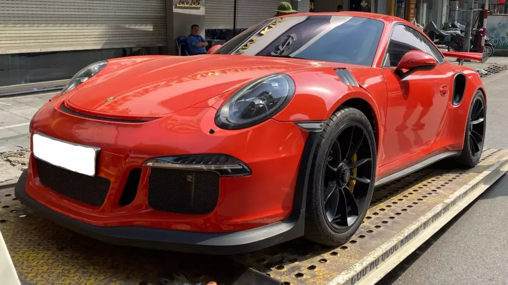Siêu xe Porsche 911 GT3 RS 991.1 lần đầu lộ diện sau nhiều năm ẩn cư trong garage- Ảnh 2. Siêu xe Porsche 911 GT3 RS 991.1 lần đầu lộ diện sau nhiều năm ẩn cư trong garage- Ảnh 2.