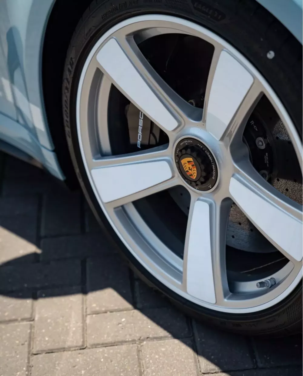 Porsche 911 Turbo 50 Years đầu tiên cập bến thị trường Việt Nam, giá hơn 20 tỷ đồng- Ảnh 5. Porsche 911 Turbo 50 Years đầu tiên cập bến thị trường Việt Nam, giá hơn 20 tỷ đồng- Ảnh 5.