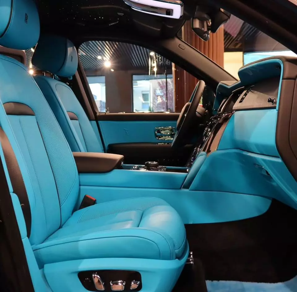 Rolls-Royce Cullinan Series II lần đầu tiên xuất hiện tại Việt Nam- Ảnh 5. Rolls-Royce Cullinan Series II lần đầu tiên xuất hiện tại Việt Nam- Ảnh 5.