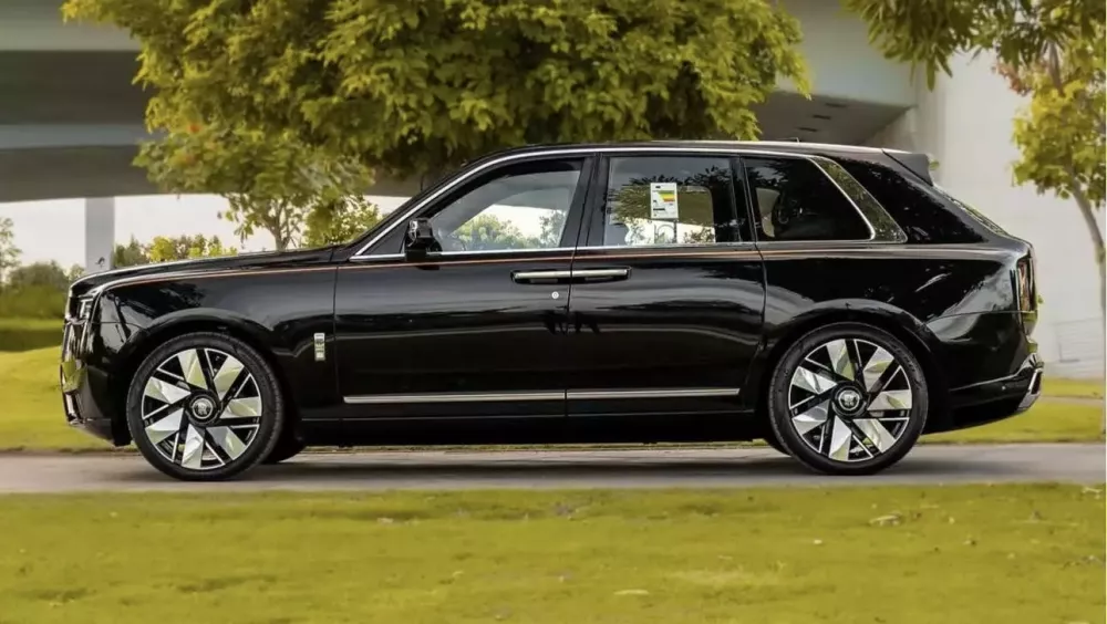Rolls-Royce Cullinan Series II lần đầu tiên xuất hiện tại Việt Nam- Ảnh 6. Rolls-Royce Cullinan Series II lần đầu tiên xuất hiện tại Việt Nam- Ảnh 6.