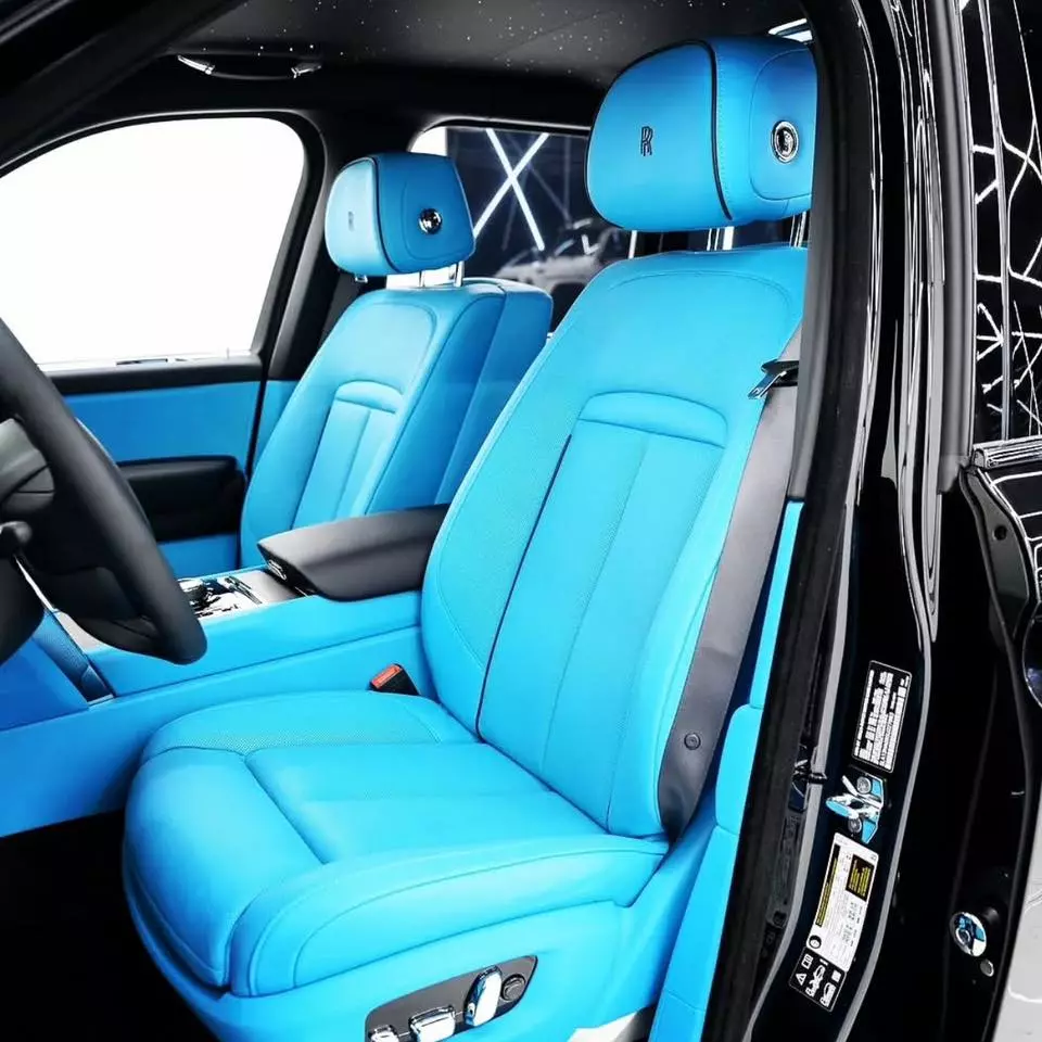 Rolls-Royce Cullinan Series II lần đầu tiên xuất hiện tại Việt Nam- Ảnh 4. Rolls-Royce Cullinan Series II lần đầu tiên xuất hiện tại Việt Nam- Ảnh 4.