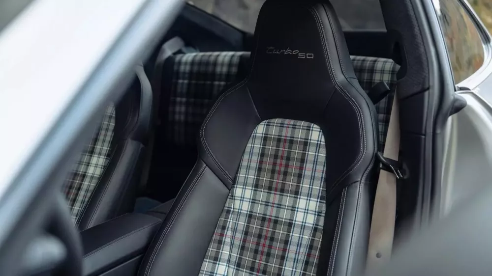 Porsche 911 Turbo 50 Years đầu tiên cập bến thị trường Việt Nam, giá hơn 20 tỷ đồng- Ảnh 7. Porsche 911 Turbo 50 Years đầu tiên cập bến thị trường Việt Nam, giá hơn 20 tỷ đồng- Ảnh 7.