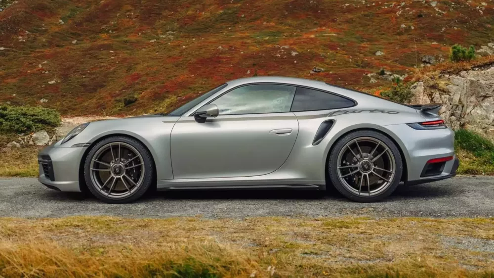 Porsche 911 Turbo 50 Years đầu tiên cập bến thị trường Việt Nam, giá hơn 20 tỷ đồng- Ảnh 2. Porsche 911 Turbo 50 Years đầu tiên cập bến thị trường Việt Nam, giá hơn 20 tỷ đồng- Ảnh 2.