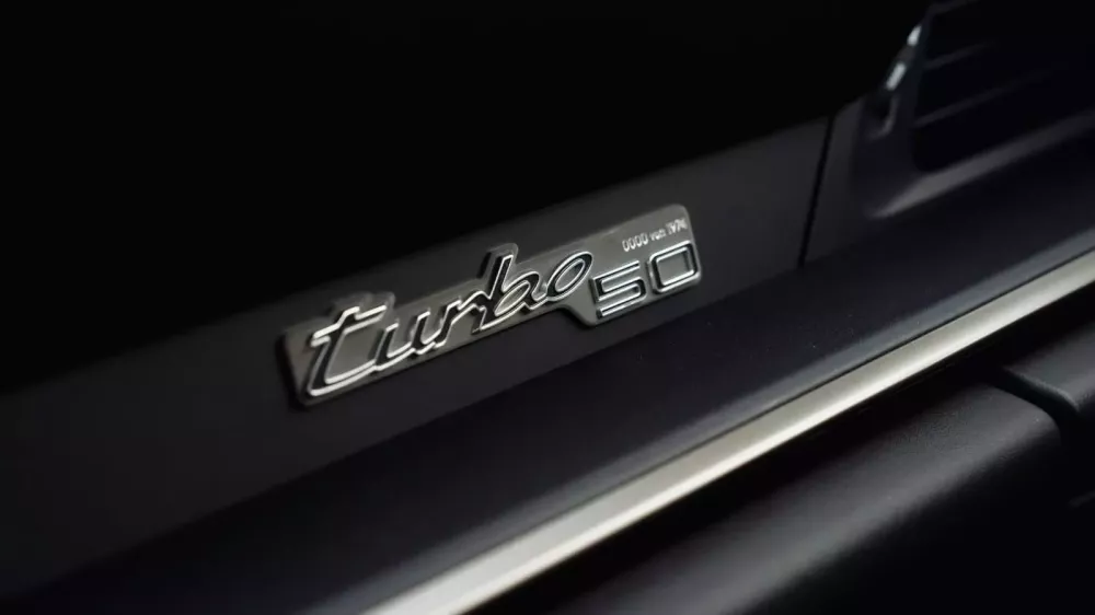 Porsche 911 Turbo 50 Years đầu tiên cập bến thị trường Việt Nam, giá hơn 20 tỷ đồng- Ảnh 8. Porsche 911 Turbo 50 Years đầu tiên cập bến thị trường Việt Nam, giá hơn 20 tỷ đồng- Ảnh 8.