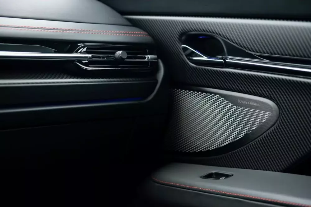 Đánh giá nhanh Aston Martin DB12 tại Việt Nam: Kỷ nguyên mới của sự sang trọng và xe hiệu suất cao- Ảnh 10. Đánh giá nhanh Aston Martin DB12 tại Việt Nam: Kỷ nguyên mới của sự sang trọng và xe hiệu suất cao- Ảnh 10.