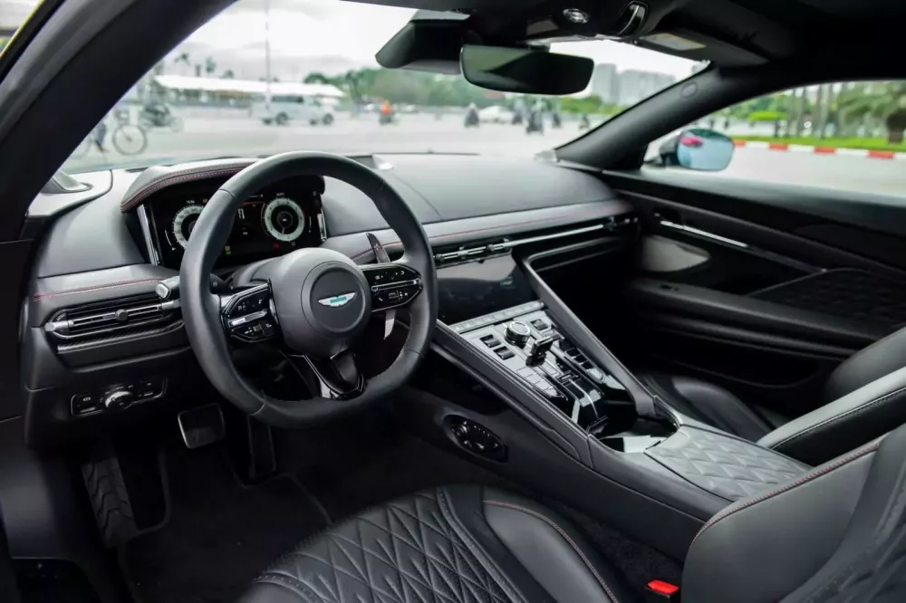 Đánh giá nhanh Aston Martin DB12 tại Việt Nam: Kỷ nguyên mới của sự sang trọng và xe hiệu suất cao- Ảnh 12. Đánh giá nhanh Aston Martin DB12 tại Việt Nam: Kỷ nguyên mới của sự sang trọng và xe hiệu suất cao- Ảnh 12.