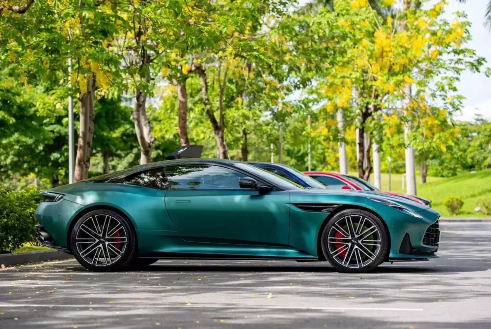 Đánh giá nhanh Aston Martin DB12 tại Việt Nam: Kỷ nguyên mới của sự sang trọng và xe hiệu suất cao- Ảnh 1.