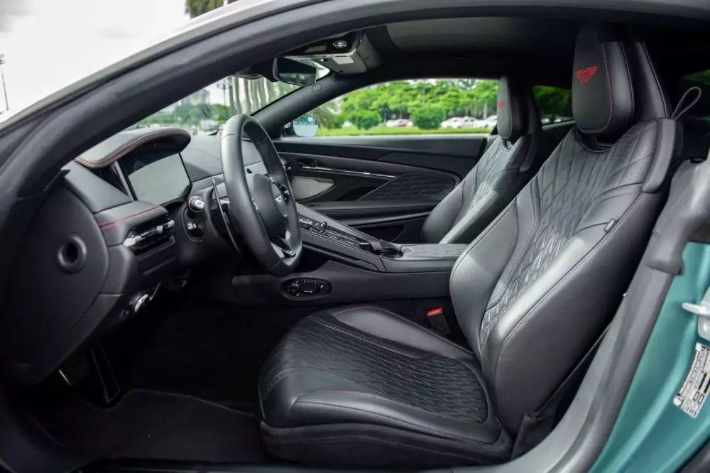Đánh giá nhanh Aston Martin DB12 tại Việt Nam: Kỷ nguyên mới của sự sang trọng và xe hiệu suất cao- Ảnh 8. Đánh giá nhanh Aston Martin DB12 tại Việt Nam: Kỷ nguyên mới của sự sang trọng và xe hiệu suất cao- Ảnh 8.