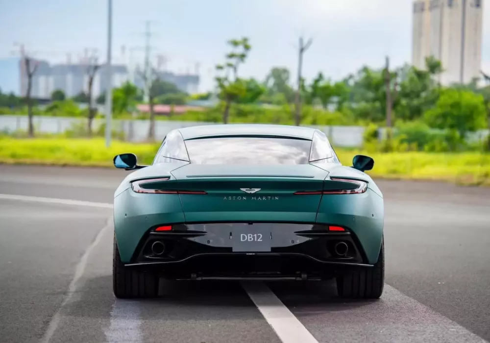 Đánh giá nhanh Aston Martin DB12 tại Việt Nam: Kỷ nguyên mới của sự sang trọng và xe hiệu suất cao- Ảnh 4. Đánh giá nhanh Aston Martin DB12 tại Việt Nam: Kỷ nguyên mới của sự sang trọng và xe hiệu suất cao- Ảnh 4.