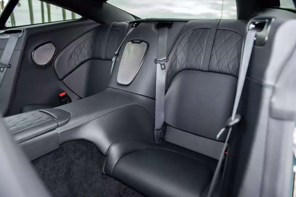 Đánh giá nhanh Aston Martin DB12 tại Việt Nam: Kỷ nguyên mới của sự sang trọng và xe hiệu suất cao- Ảnh 9. Đánh giá nhanh Aston Martin DB12 tại Việt Nam: Kỷ nguyên mới của sự sang trọng và xe hiệu suất cao- Ảnh 9.