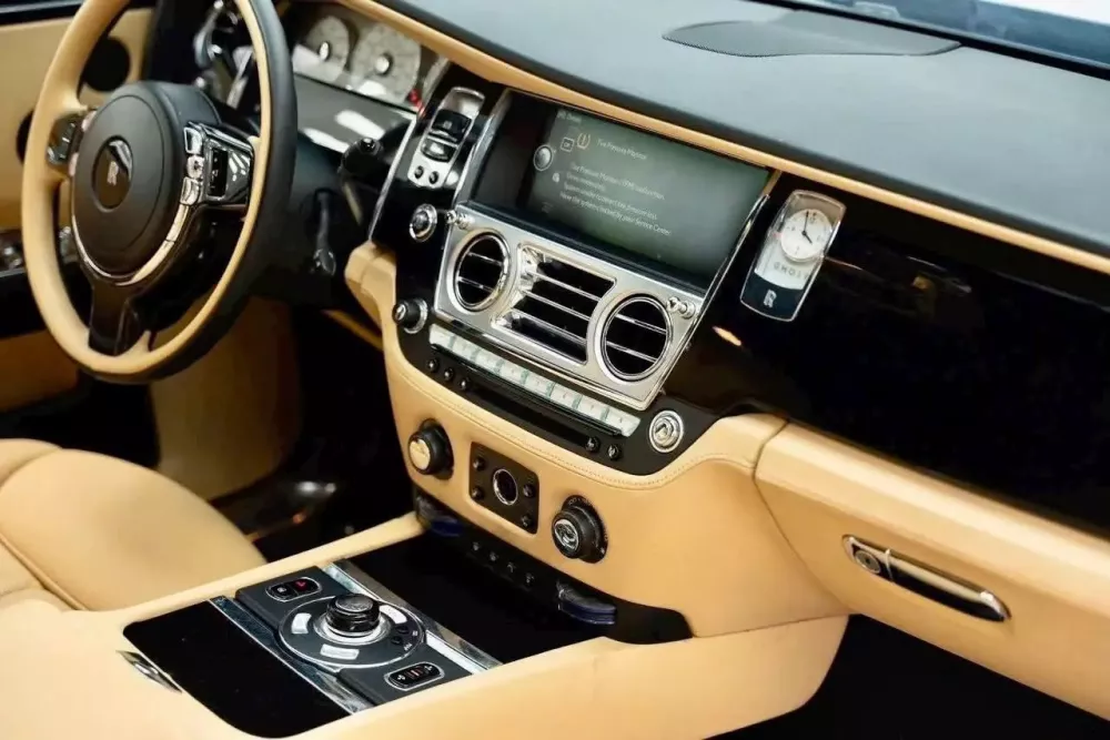 Rolls-Royce Ghost đời đầu được chào bán hơn 4 tỷ đồng, biển số mới là điểm nhấn thật sự- Ảnh 5. Rolls-Royce Ghost đời đầu được chào bán hơn 4 tỷ đồng, biển số mới là điểm nhấn thật sự- Ảnh 5.