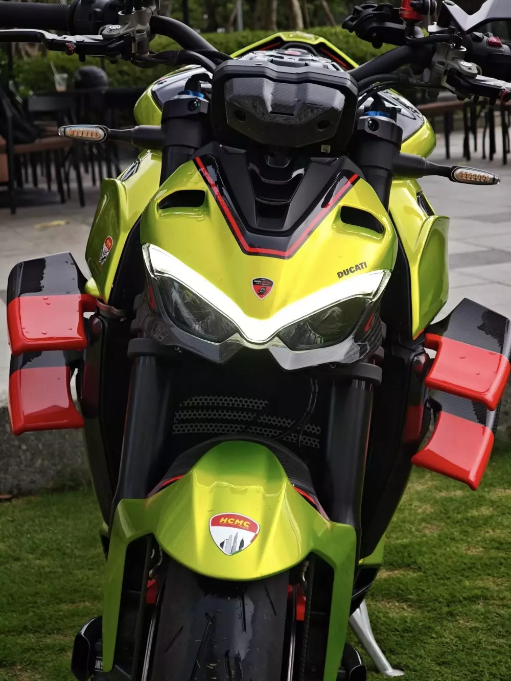 Siêu phẩm xe mô tô Ducati Streetfighter V4 Lamborghini được rao bán lại dưới 2 tỷ đồng, đồ chơi đã 300 triệu đồng- Ảnh 3.