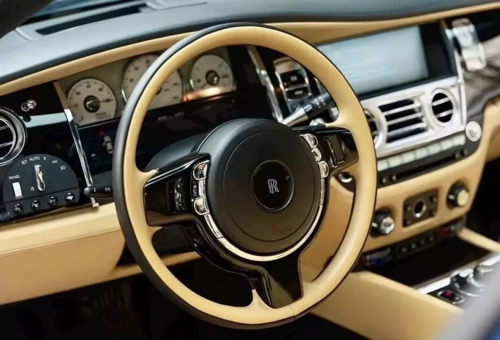 Rolls-Royce Ghost đời đầu được chào bán hơn 4 tỷ đồng, biển số mới là điểm nhấn thật sự- Ảnh 4. Rolls-Royce Ghost đời đầu được chào bán hơn 4 tỷ đồng, biển số mới là điểm nhấn thật sự- Ảnh 4.