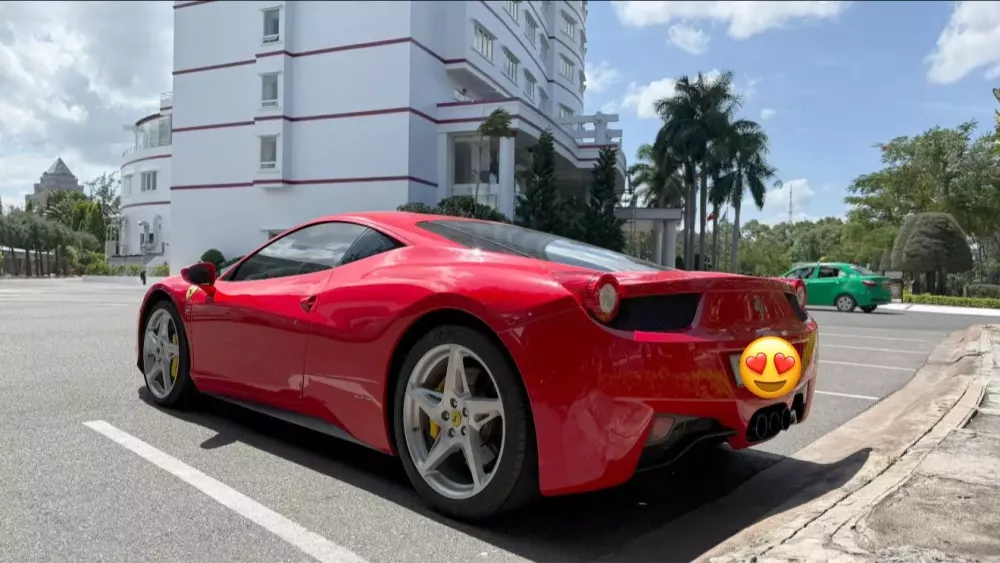 Ferrari 458 Italia màu đỏ lạ mắt bất ngờ tái xuất ở Thành phố Hồ Chí Minh- Ảnh 1.