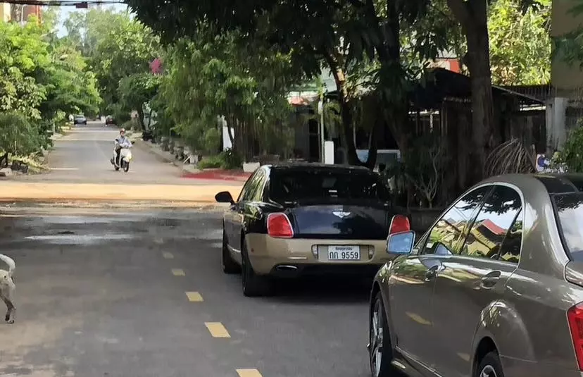 Bộ đôi "cỗ máy uống xăng" của đại gia Quảng Trị: Bentley Continental Flying Spur mang màu lạ, Mercedes-Benz S63 AMG biển đẹp- Ảnh 3.