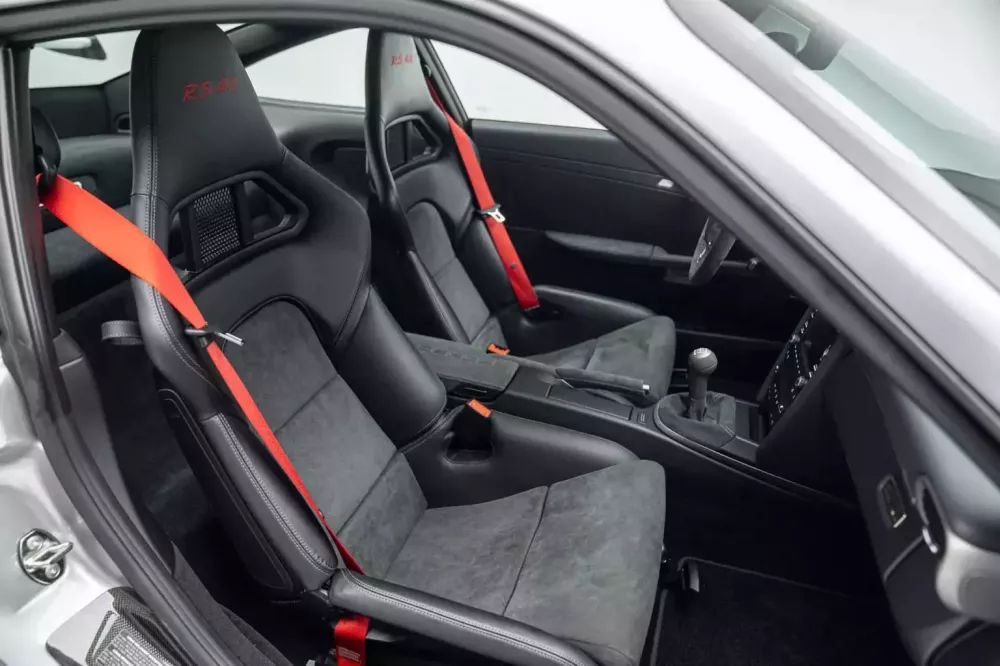 Porsche 911 GT3 RS 4.0 2011 tuổi được chào bán gần 3 triệu đô la, tăng gấp 10 lần so với giá khởi điểm- Ảnh 4. Porsche 911 GT3 RS 4.0 2011 tuổi được chào bán gần 3 triệu đô la, tăng gấp 10 lần so với giá khởi điểm- Ảnh 4.