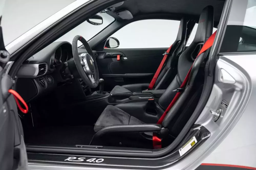 Porsche 911 GT3 RS 4.0 2011 tuổi được chào bán gần 3 triệu đô la, tăng gấp 10 lần so với giá khởi điểm- Ảnh 5. Porsche 911 GT3 RS 4.0 2011 tuổi được chào bán gần 3 triệu đô la, tăng gấp 10 lần so với giá khởi điểm- Ảnh 5.