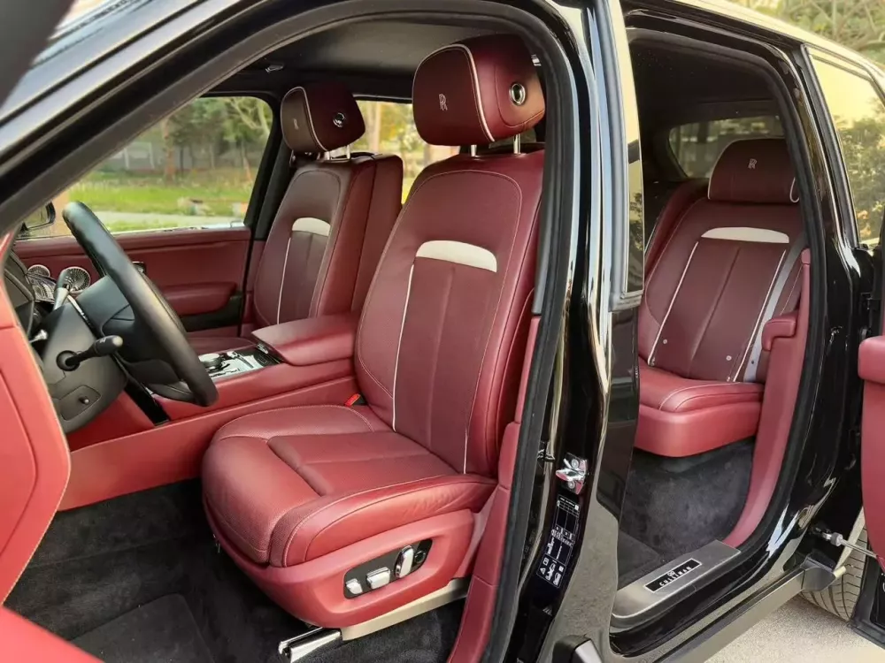 Trải nghiệm Rolls-Royce Cullinan Black Badge chỉ với giá bằng 1/2 so với 5 năm trước- Ảnh 4. Trải nghiệm Rolls-Royce Cullinan Black Badge chỉ với giá bằng 1/2 so với 5 năm trước- Ảnh 4.