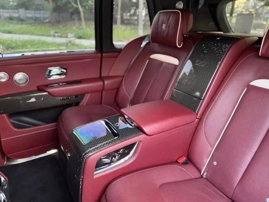 Trải nghiệm Rolls-Royce Cullinan Black Badge chỉ với giá bằng 1/2 so với 5 năm trước- Ảnh 6. Trải nghiệm Rolls-Royce Cullinan Black Badge chỉ với giá bằng 1/2 so với 5 năm trước- Ảnh 6.