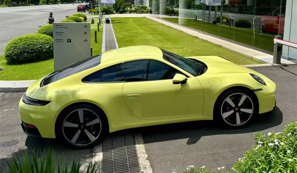 Khám phá nhanh hi88.con 911 Carrera 2025 ở Cần Thơ: Mang màu sơn độc, tùy chọn hơn 2 tỷ đồng- Ảnh 4.