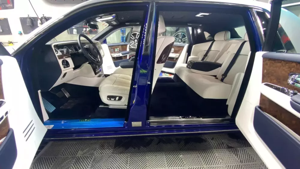 Rolls-Royce Phantom VIII mang màu sơn lạ mắt và bộ mâm "tùy chỉnh"- Ảnh 3. nha cai hi88 VIII mang màu sơn lạ mắt và bộ mâm "tùy chỉnh"- Ảnh 3.