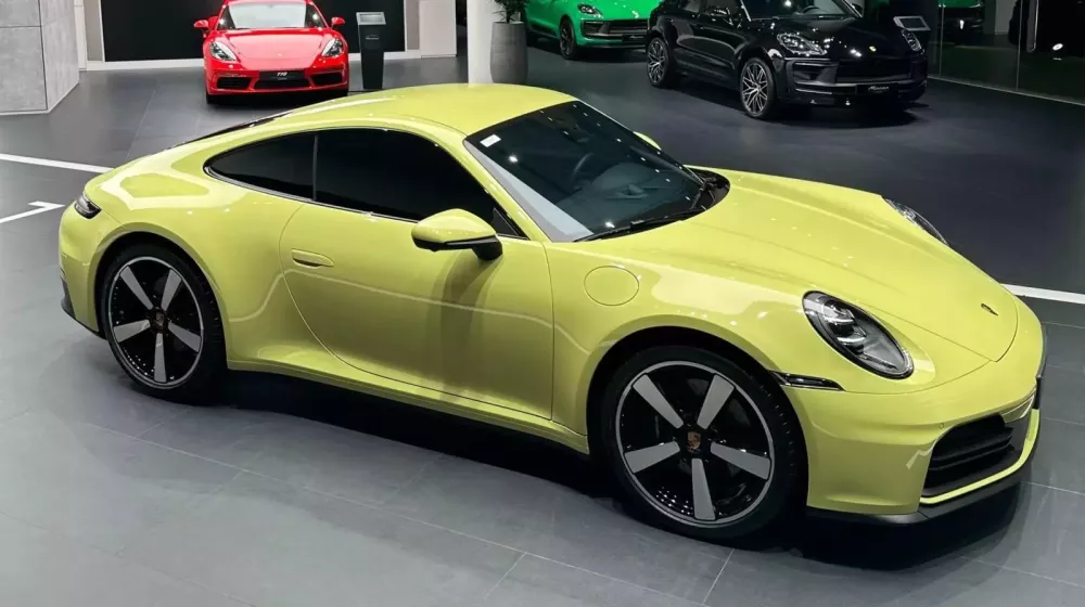 Khám phá nhanh hi88.con 911 Carrera 2025 ở Cần Thơ: Mang màu sơn độc, tùy chọn hơn 2 tỷ đồng- Ảnh 1.