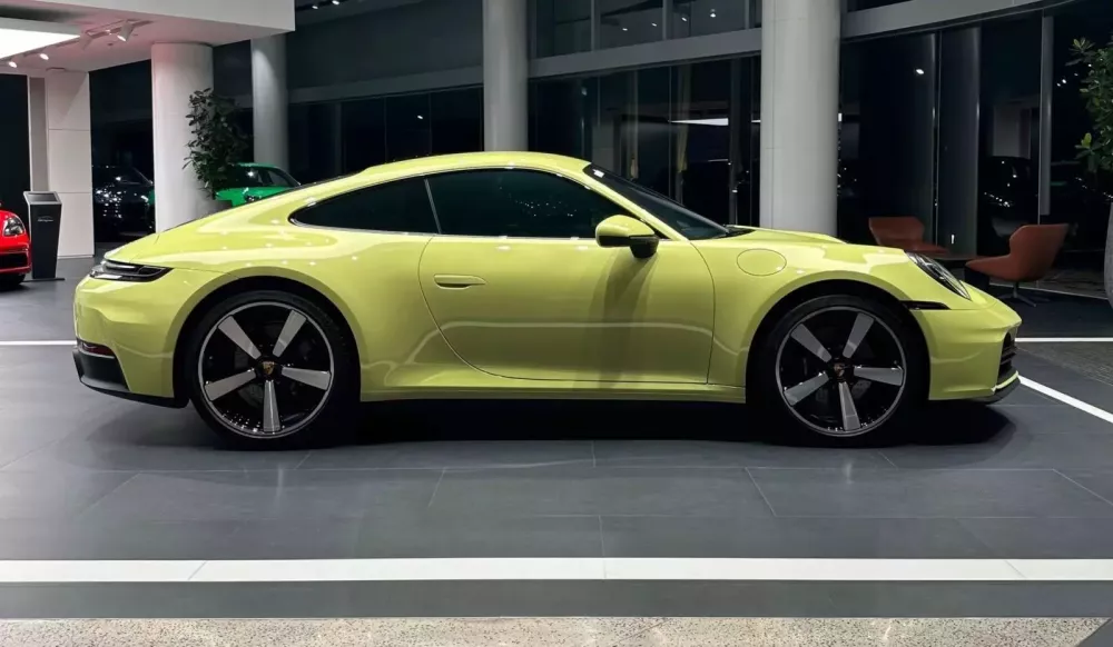 Khám phá nhanh hi88.con 911 Carrera 2025 ở Cần Thơ: Mang màu sơn độc, tùy chọn hơn 2 tỷ đồng- Ảnh 3.