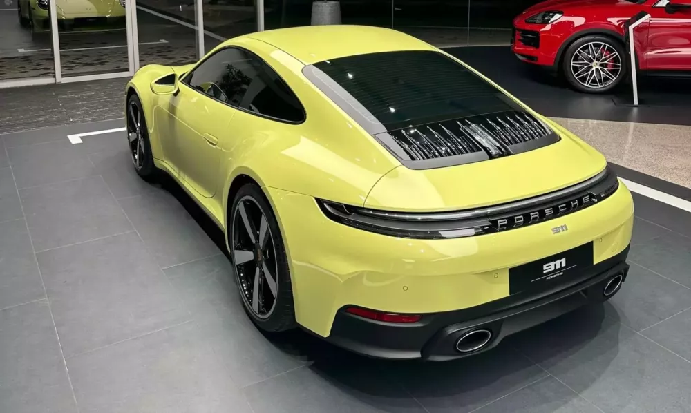 Khám phá nhanh hi88.con 911 Carrera 2025 ở Cần Thơ: Mang màu sơn độc, tùy chọn hơn 2 tỷ đồng- Ảnh 2.