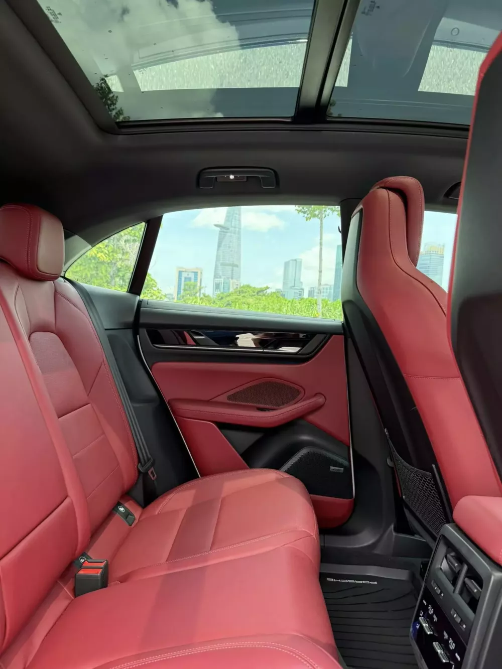 hi88.com - hi88.win điện Porsche Macan 4 "lướt" được chào bán còn cao hơn cả giá xe mới, nguyên nhân đến từ option- Ảnh 5.