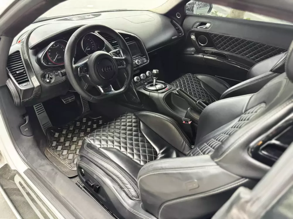 Bộ đôi xế khủng Audi R8 và hàng kịch độc Hummer H1 trên đường phố Hà Nội- Ảnh 4.
