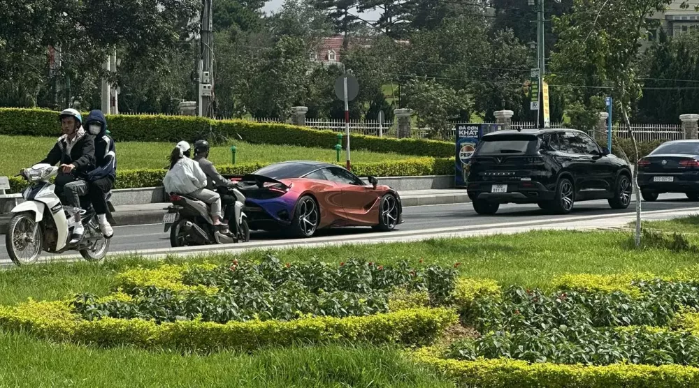 McLaren 750S độc nhất Việt Nam với màu sơn đã hơn 2 tỷ đồng dạo phố tại Đà Lạt- Ảnh 3.