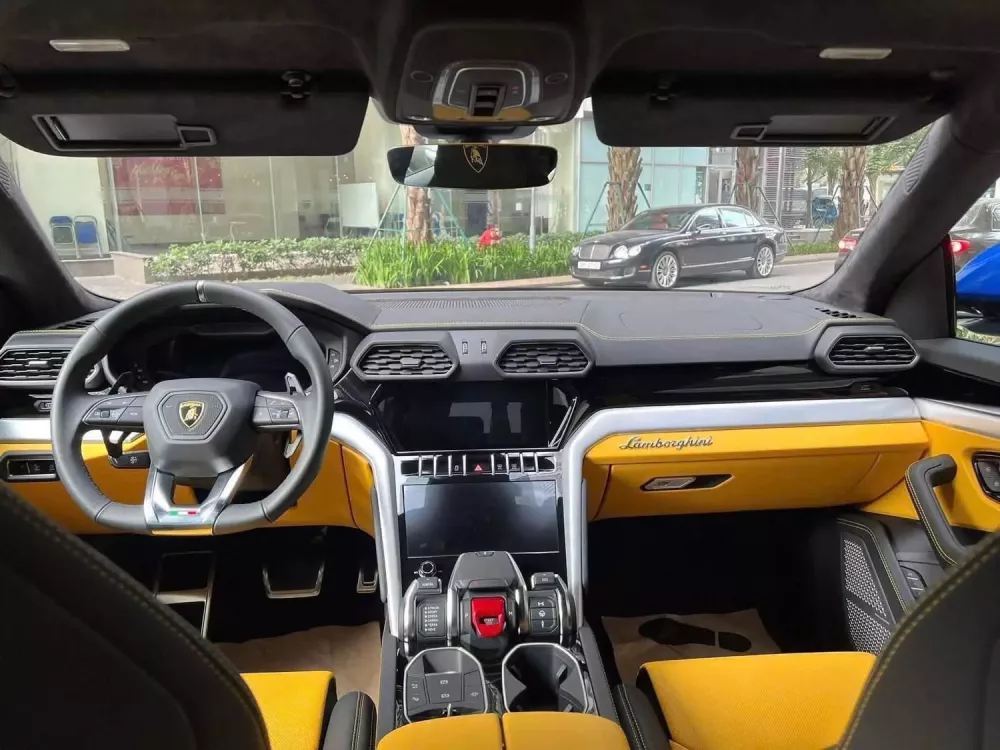 Lamborghini Urus mang màu sơn và nội thất tuyệt đẹp của đại gia Hà Nội- Ảnh 2.