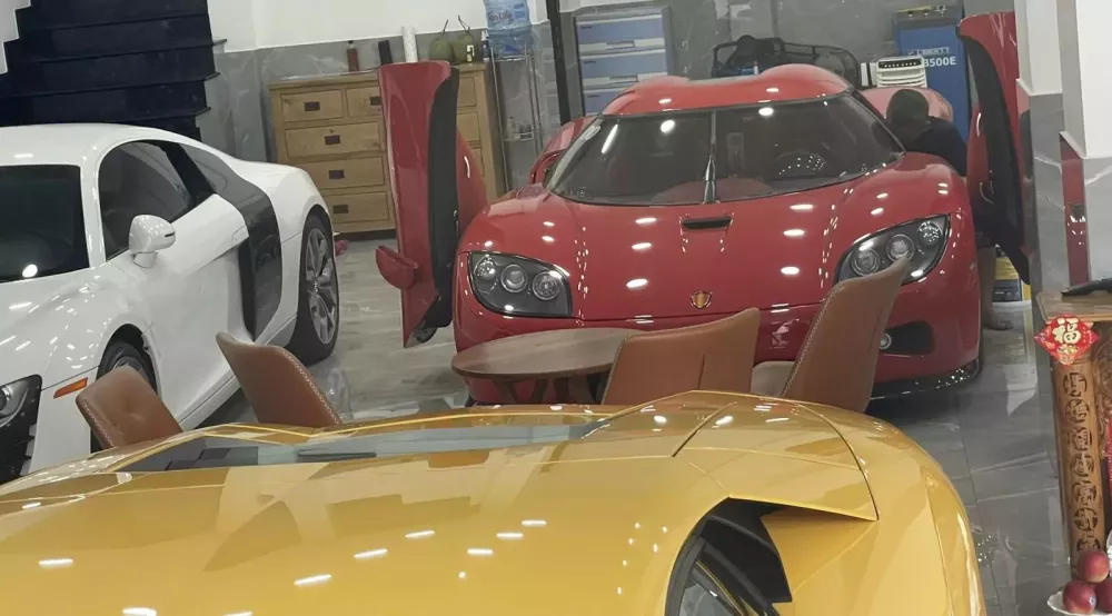 Địa điểm hot nhất lúc này, showroom siêu xe thu hút hàng chục bạn trẻ săn đón Koenigsegg CCX- Ảnh 2. Địa điểm hot nhất lúc này, showroom siêu hi88 hi880 thu hút hàng chục bạn trẻ săn đón Koenigsegg CCX- Ảnh 2.