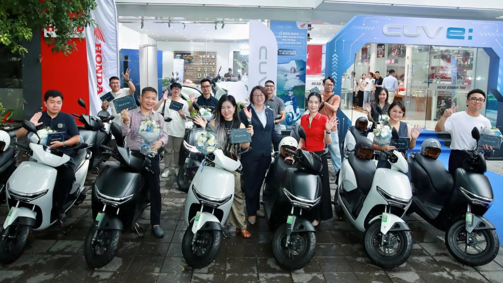Honda bàn giao những chiếc nhà cái hi88 e: đầu tiên đến tay khách hàng thuê xe- Ảnh 5.